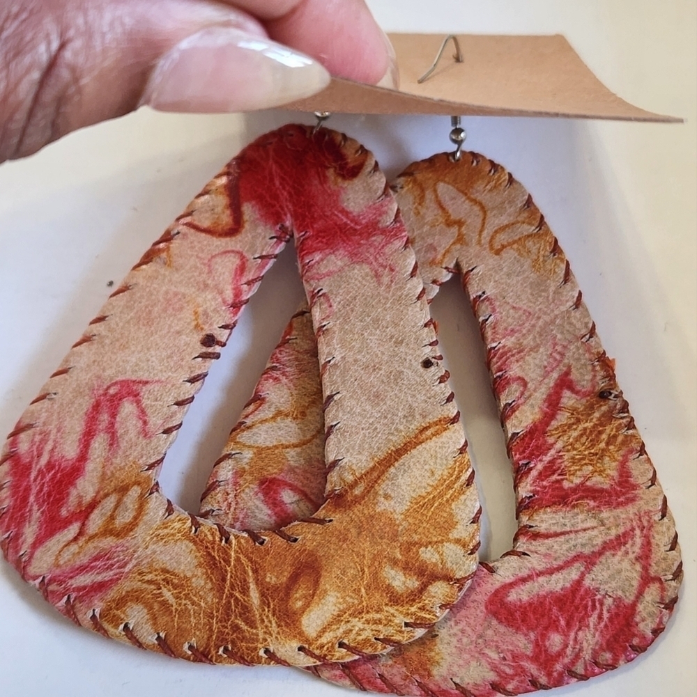 Handcrafted Leather Triangle Earrings Pink Brown - Picture 4 of 13